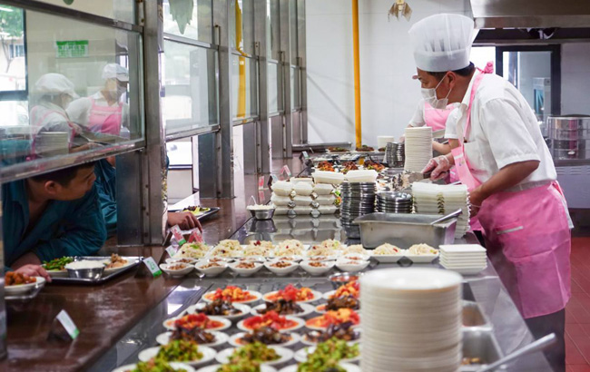 正規食堂承包：注重食品安全，吃上放心飯菜
